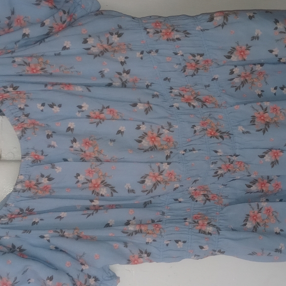 Floral Top - Picture 6 of 7